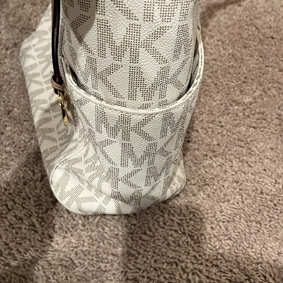 Sale! Michael Kors large jet set monogram tote - Picture 4 of 14